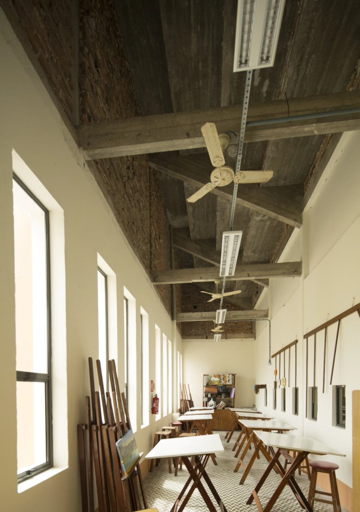 Fotografia Após a intervenção: Atelier no projeto Arquibancada Jockey Club, localizado em Rio Grande do Sul, Brasil.