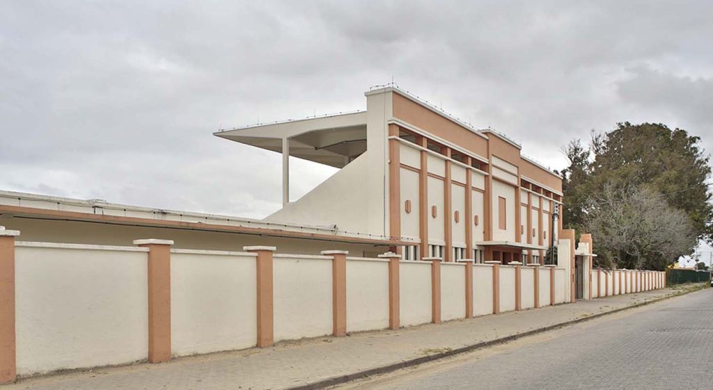 Fotografia Após a intervenção: Fachada principal no projeto Arquibancada Jockey Club, localizado em Rio Grande do Sul, Brasil.