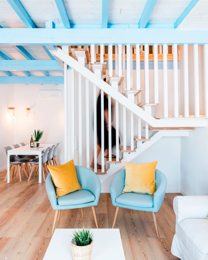 Fotografia apresentando o Detalhe da escada no projeto Casas da Costa, localizado em Almada, Portugal.
