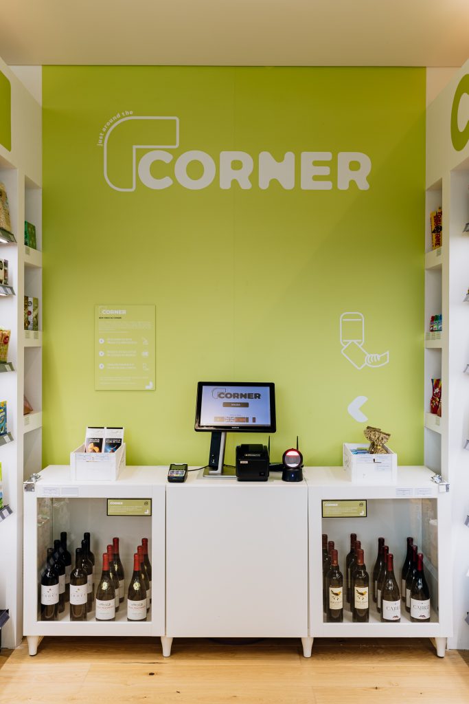 Fotografia apresentando a Vista da caixa de pagamento no projeto Corner Infinity, localizado em Lisboa, Portugal.