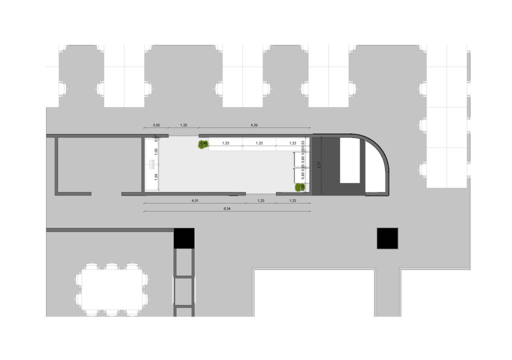 Planta apresentando a Proposta e layout no projeto Corner Natixis, localizado em Lisboa, Portugal.