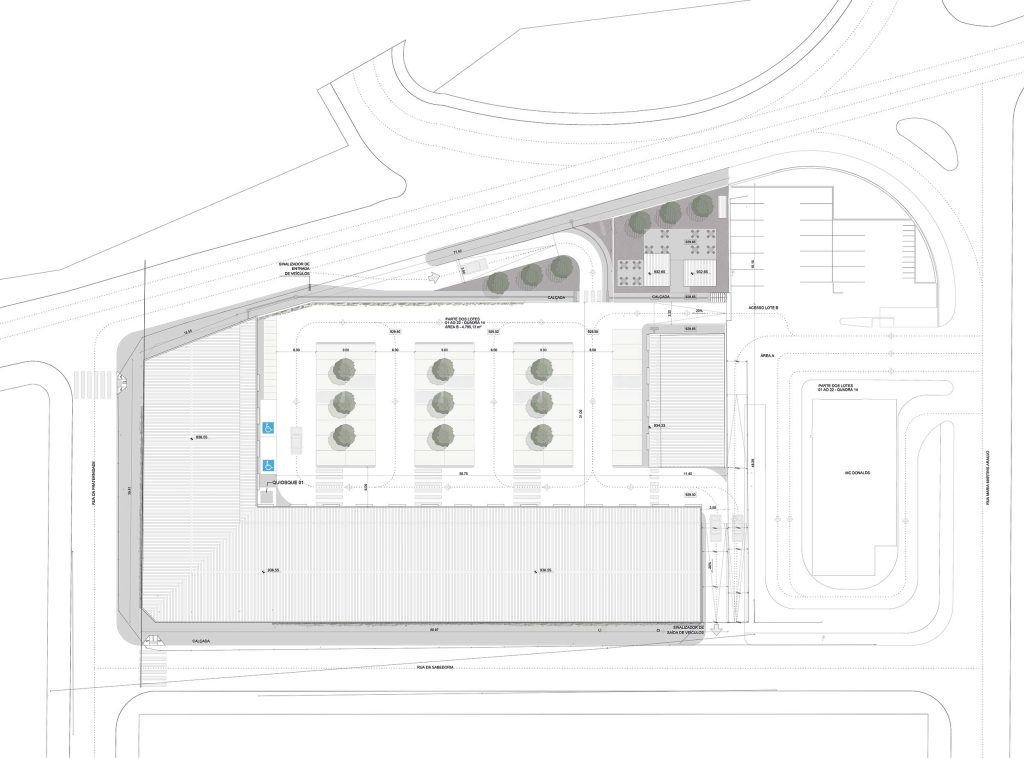 Planta apresentando o conceito de no projeto Franca Strip Mall, localizado em São Paulo, Brasil.