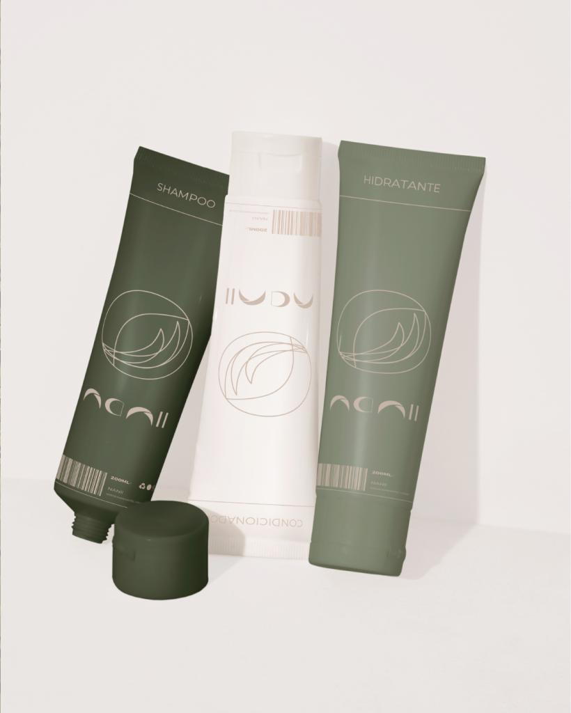Fotomontagem apresentando a Aplicação em produtos de estética no projeto Logótipo Nanii, localizado em Brasil.