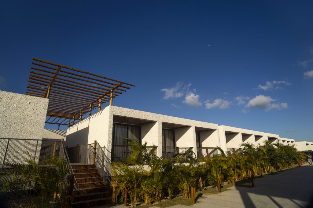 Fotografia apresentando a Entrada da praia no projeto Hotel Nanii, localizado em Rio Grande do Norte, Brasil.