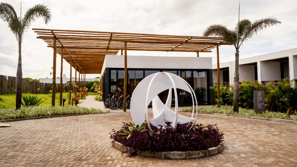 Fotografia apresentando a Entrada principal no projeto Hotel Nanii, localizado em Rio Grande do Norte, Brasil.