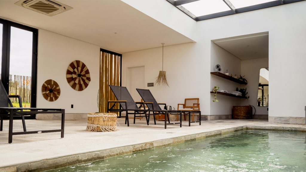 Fotografia apresentando a Piscina do SPA no projeto Hotel Nanii, localizado em Rio Grande do Norte, Brasil.