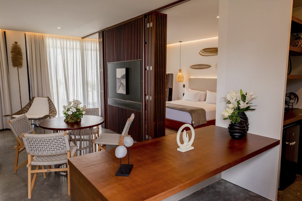 Fotografia apresentando a Entrada da suite Cris Dios no projeto Hotel Nanii, localizado em Rio Grande do Norte, Brasil.