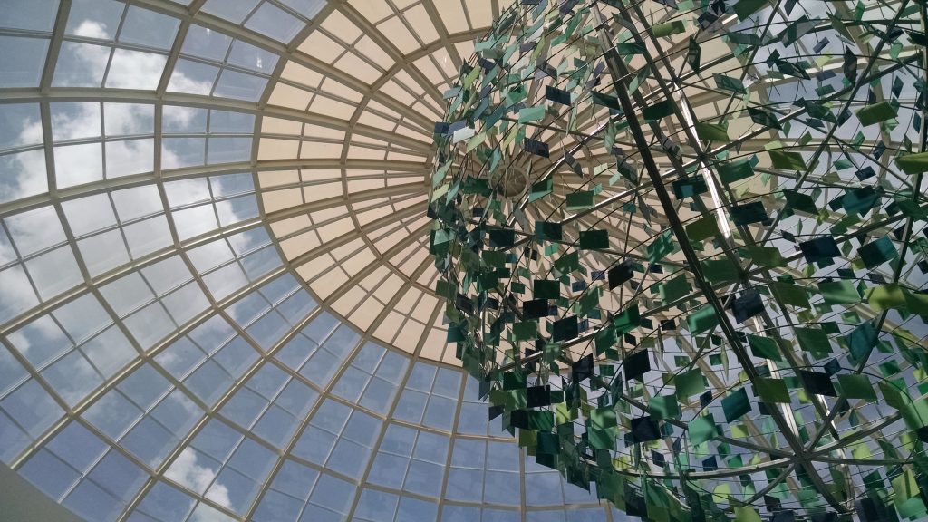Fotografia apresentando o conceito de Detalhe decorativo no projeto Praça Uberaba Shopping Center, localizado em Minas Gerais, Brasil.