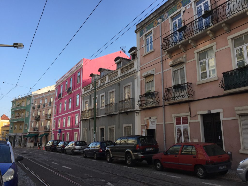 Fotografia antes da intervenção: Fachada principal no projeto Santa Casa da Misericórdia, localizado em Lisboa, Portugal.