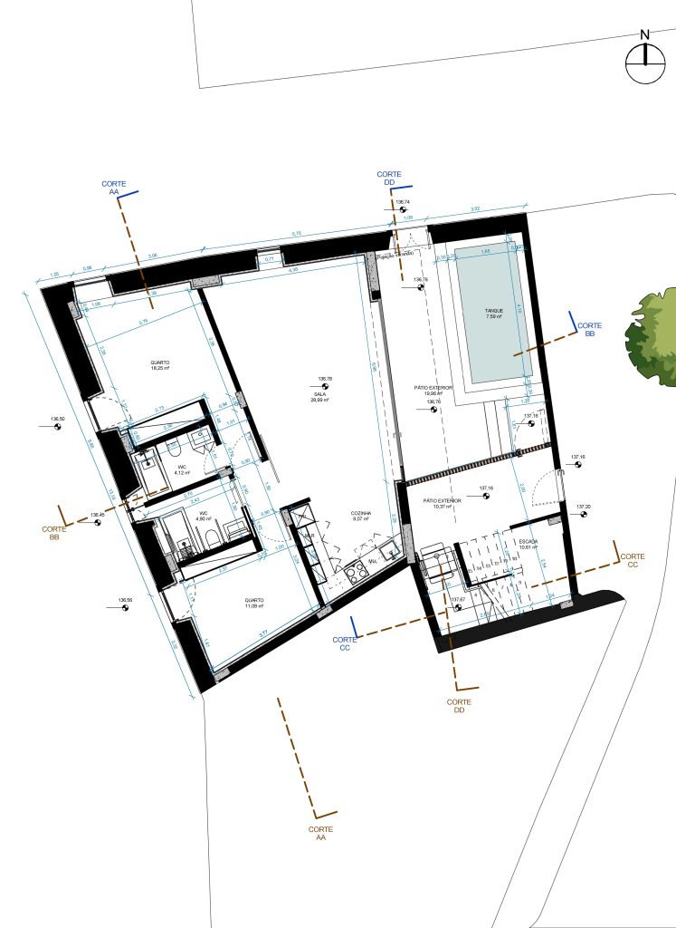 Planta apresentando o Layout do piso 0 no projeto Santa Catarina, localizado em Tavira, Portugal.