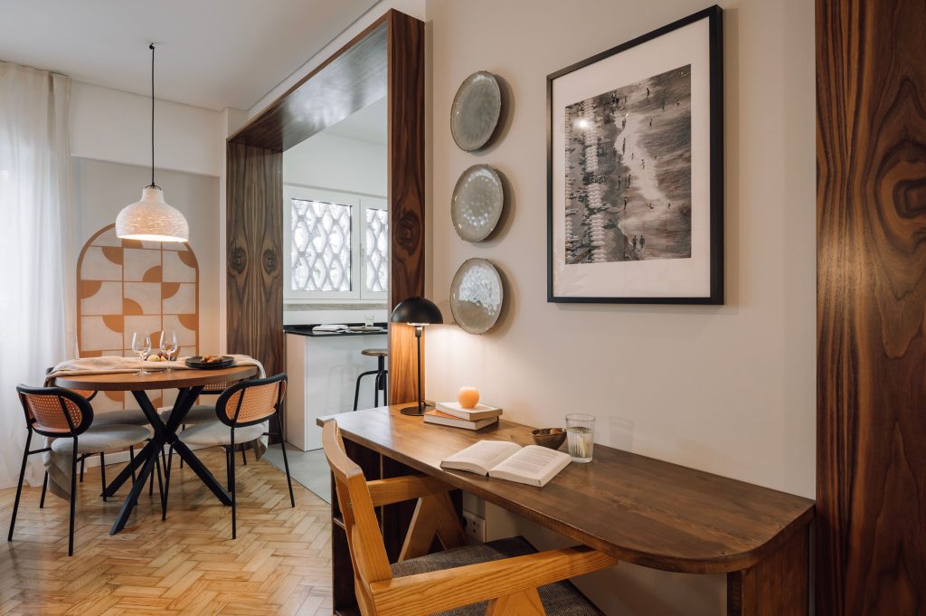 Fotografia apresentando a Sala de jantar no projeto Travessa do Chafariz, localizado em Lisboa, Portugal.